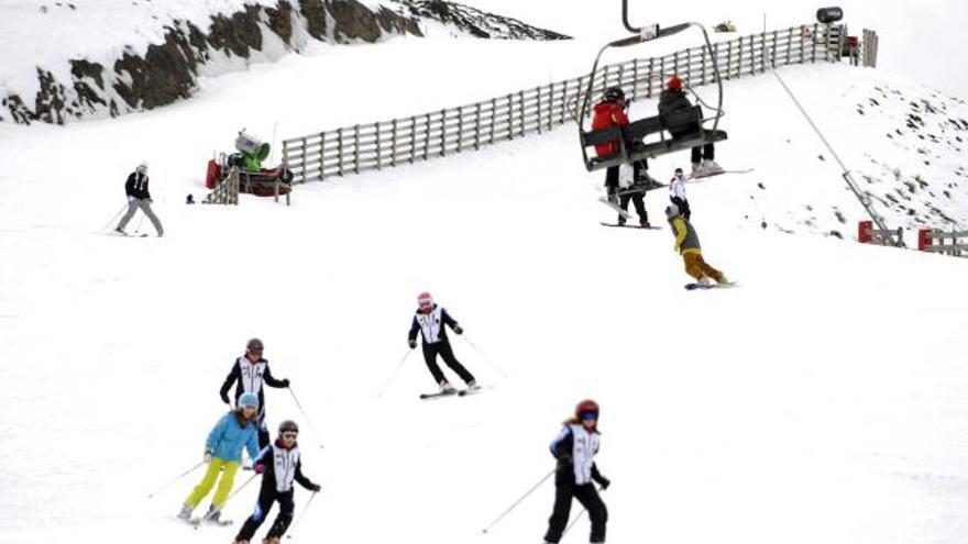 Esquiadores, en Valgrande-Pajares.