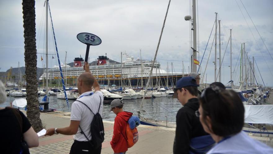 Un crucero en el Puerto de Cartagena.