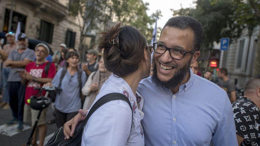 Mohamed Said Badaoui recibe muestras de solidaridad en un acto de protesta.