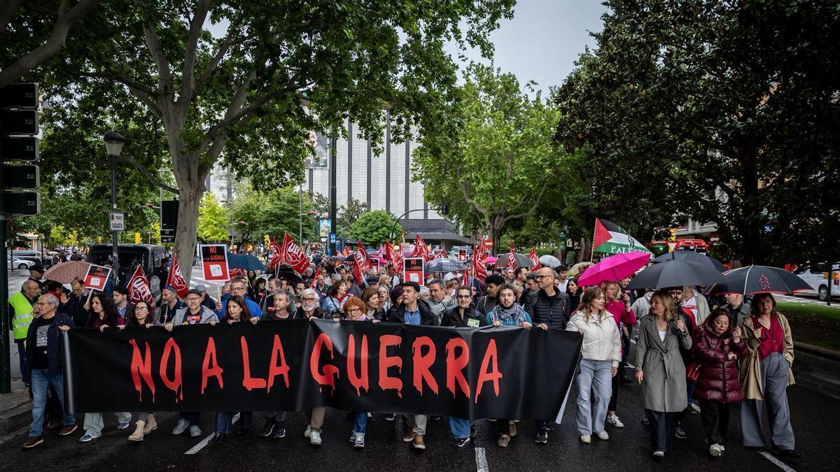 Más de un millar de personas se han manifestado por el centro de la capital aragonesa.