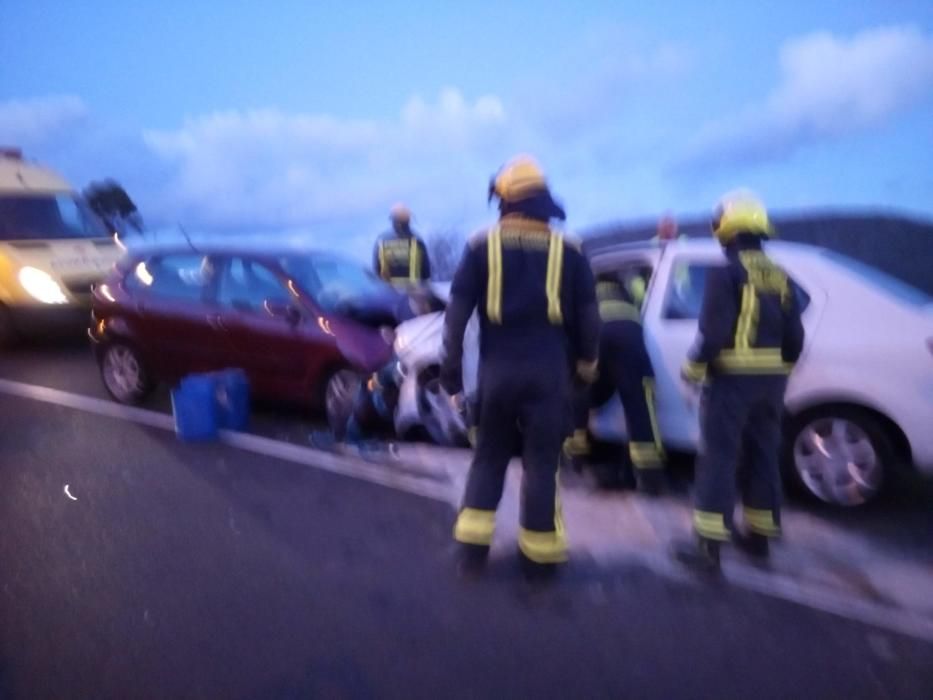 Tres heridos en una colisión frontal en Telde