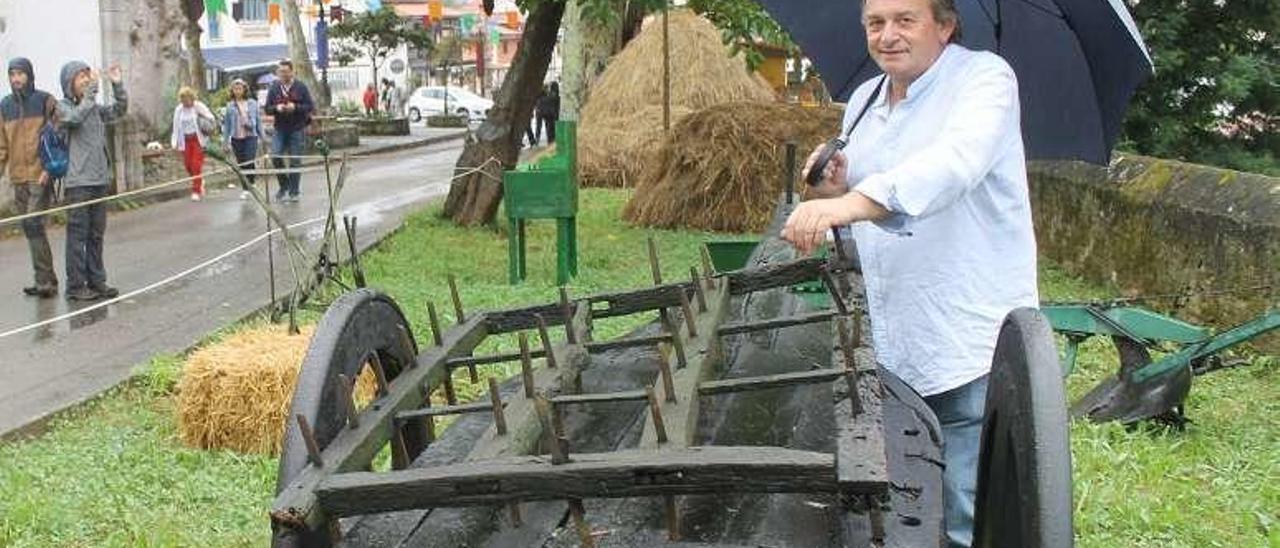 Juan Manuel Valle con aperos del campo.