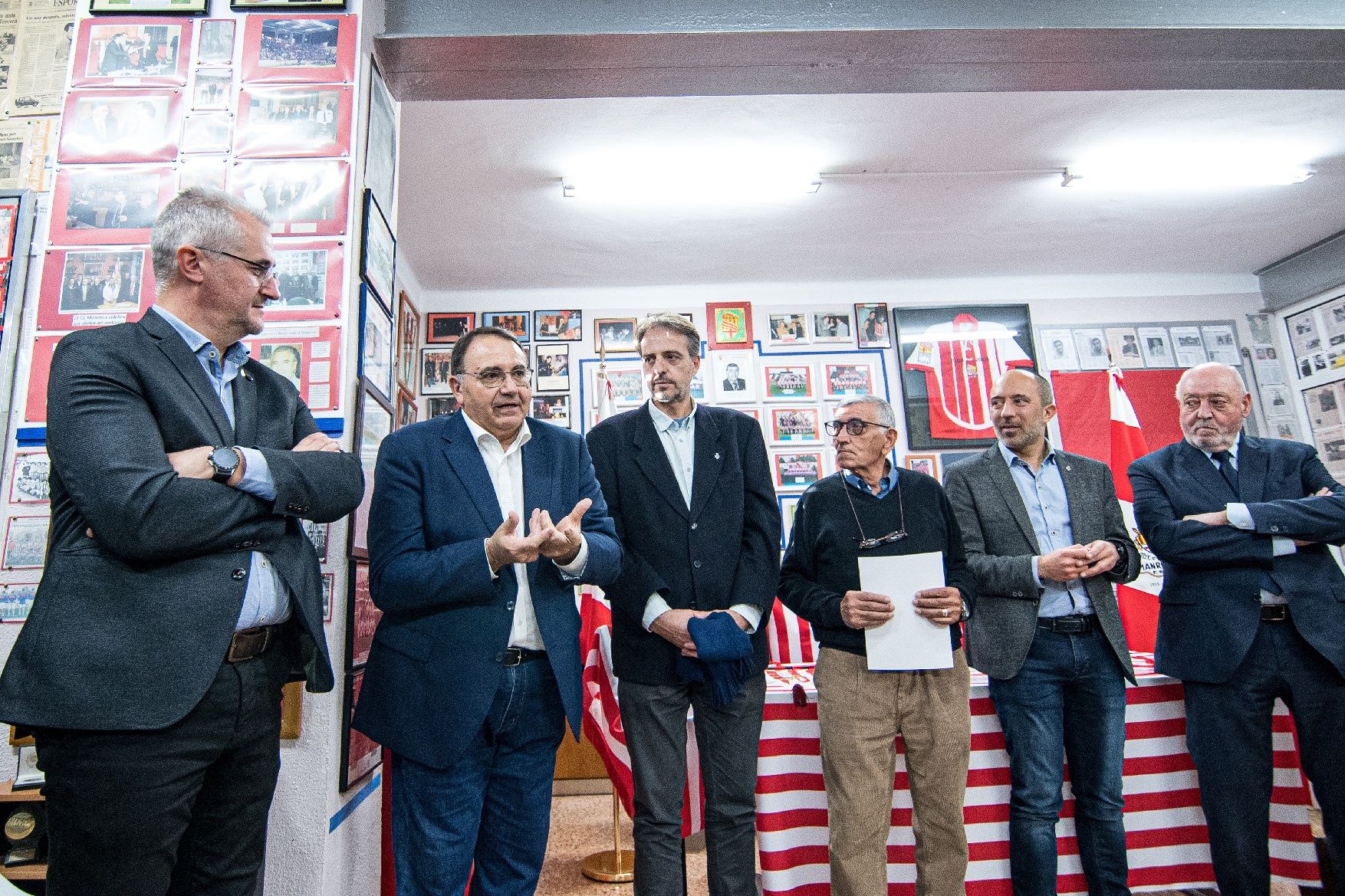 Presentació de les camisetes i banderes històriques del CE Manresa