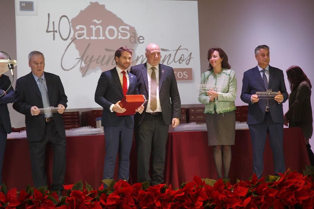 La Diputación rinde homenaje a los alcaldes y concejales de la Democracia