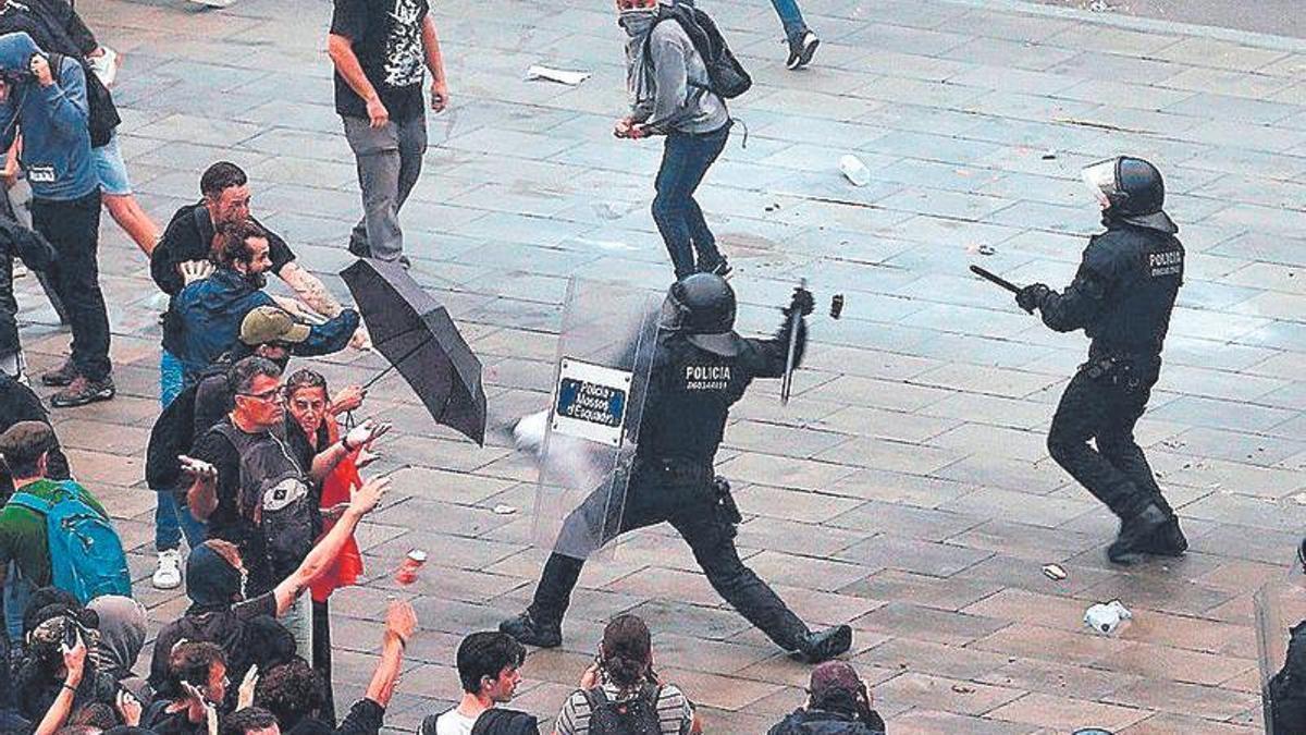 Imatge d'arxiu de l'acció de Tsunami Democràtic al Prat.