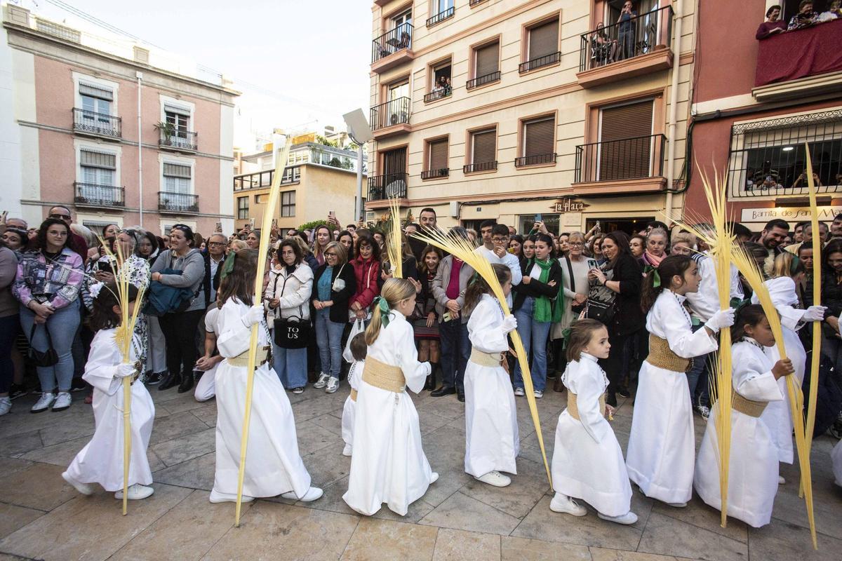 Alicante vive uno de los momentos más especiales del Martes Santo con la procesión del Cristo del Mar