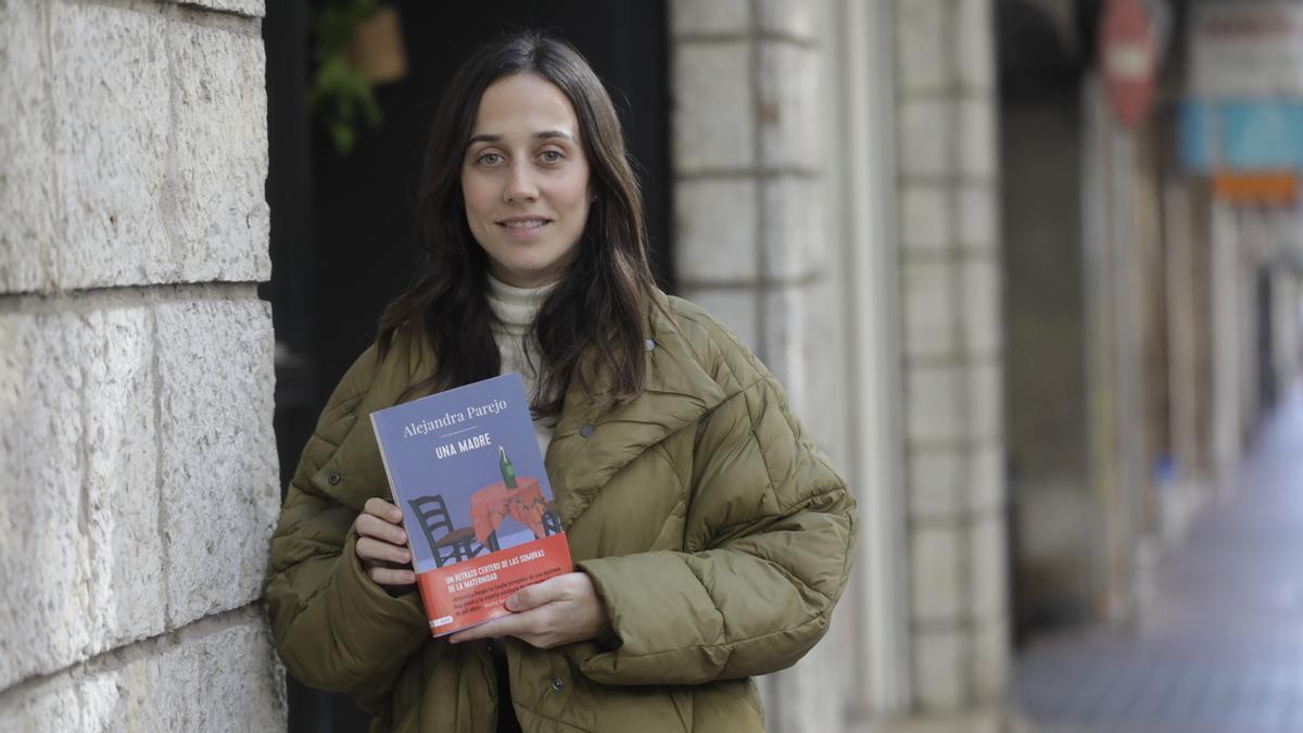 Alejandra Parejo publica "Una madre", su segunda novela, que trata sobre la maternidad y los cuidados