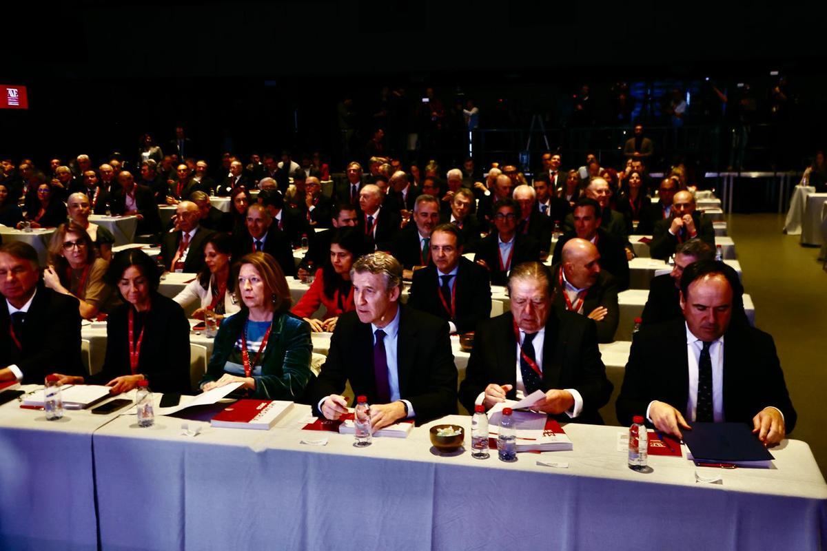 Feijóo, Llorca y Catalá asisten a la asamble de AVE