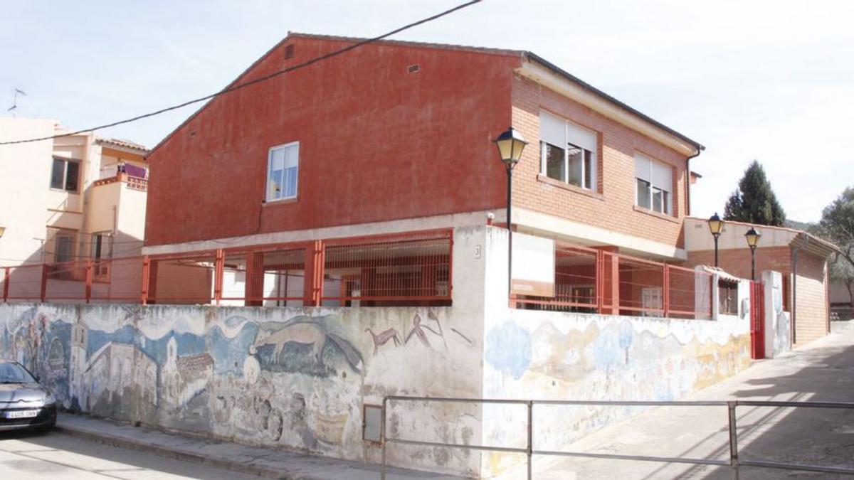 Exterior del col·legi de Tírig que serà reformat gràcies al pla 'Edificant'