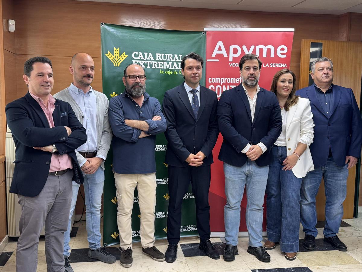 Presentación de la gala en las instalaciones de Caja Rural de Extremadura en Don Benito.