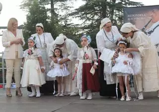 Las Festas da Coca de Redondela arrancan con la tradicional danza de las «penlas»