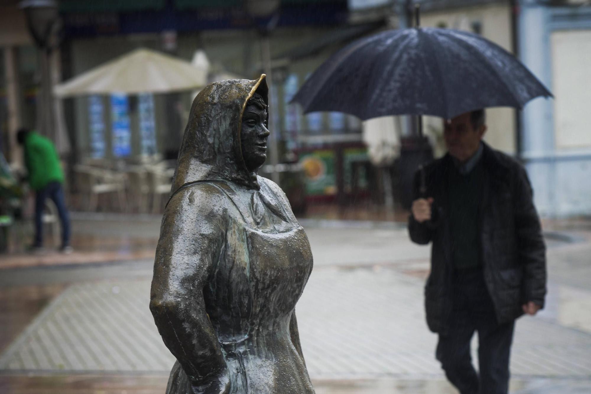 Bodas de plata de "La Muyerina" de Grado: historia en imágenes de la popular escultura