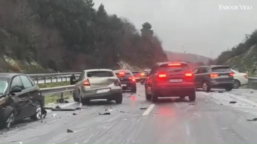 Un accidente en la A-52 con casi una decena de vehículos deja cinco heridos