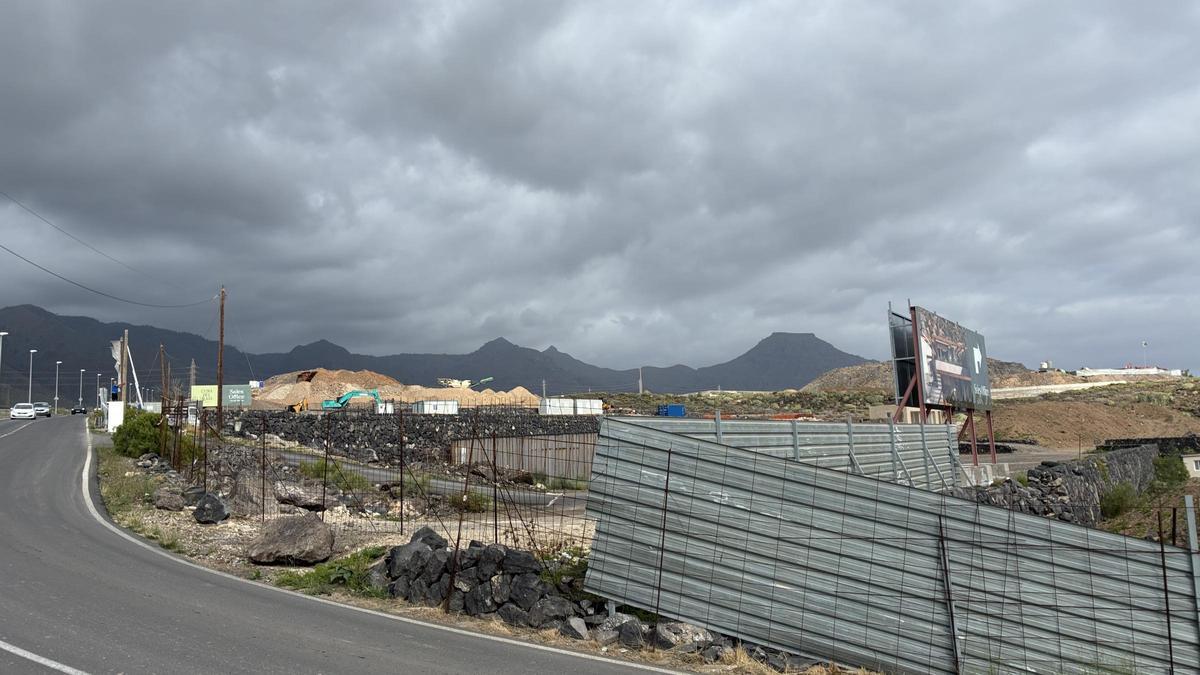 Obras de construcción de la urbanización Cuna del Alma en el Puertito de Adeje.