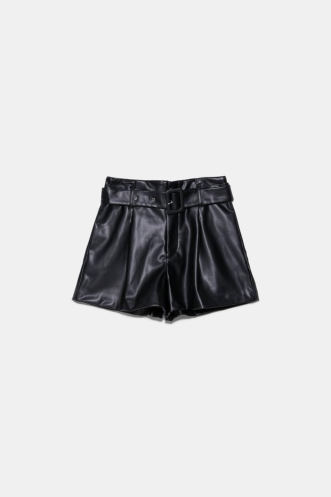 Pantalones cortos de efecto cuero en color negro de Zara que ha llevado Alba Díaz en uno de sus looks nocturnos