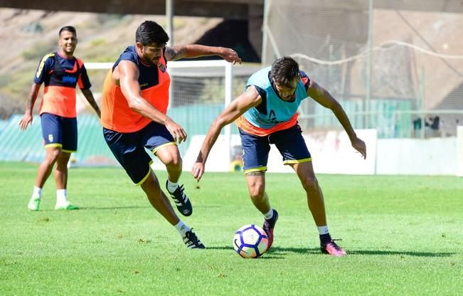 Entrenamiento UD Las Palmas en Barranco Seco ...