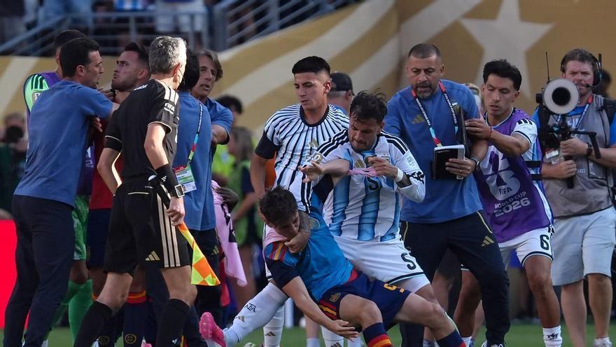 Deu partits de sanció a Paredes i un altre a Gavi per la baralla  de la final