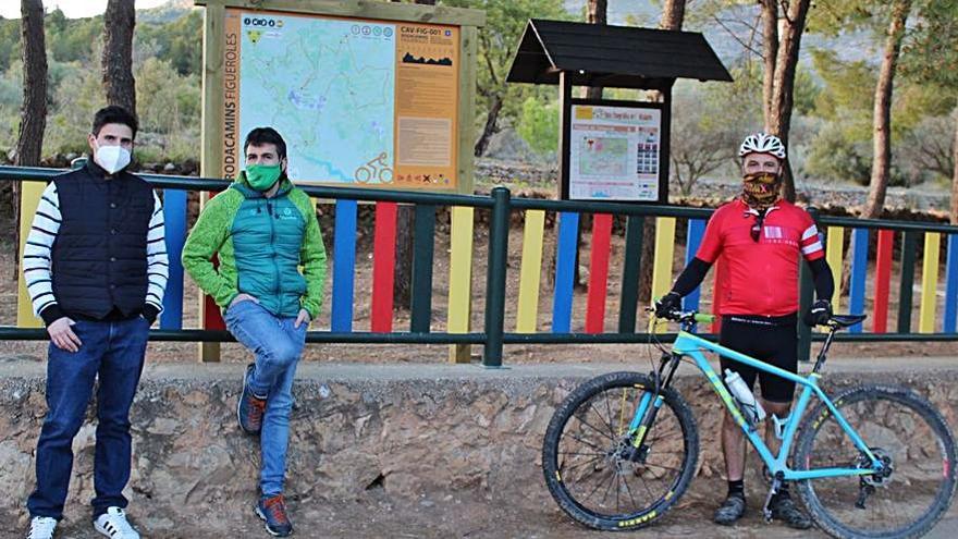 El edil Escrig presentó la ruta junto a Fernando Falomir y Roberto Cifre.