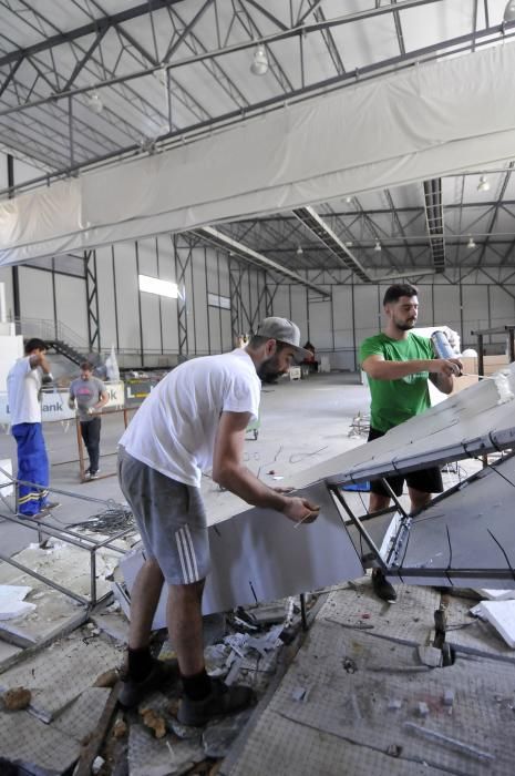 Preparación de carrozas para el Descenso del Nalón