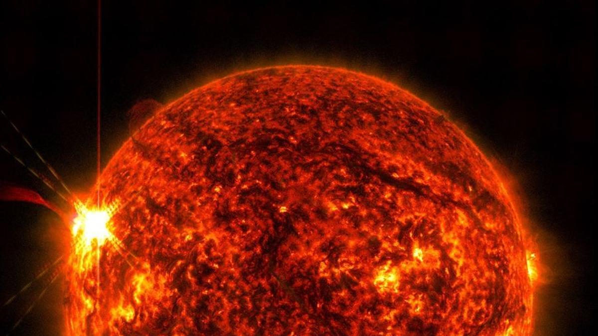 Imagen capturada por la NASA el 14 de mayo de 2025 en la que se detecta una erupción solar