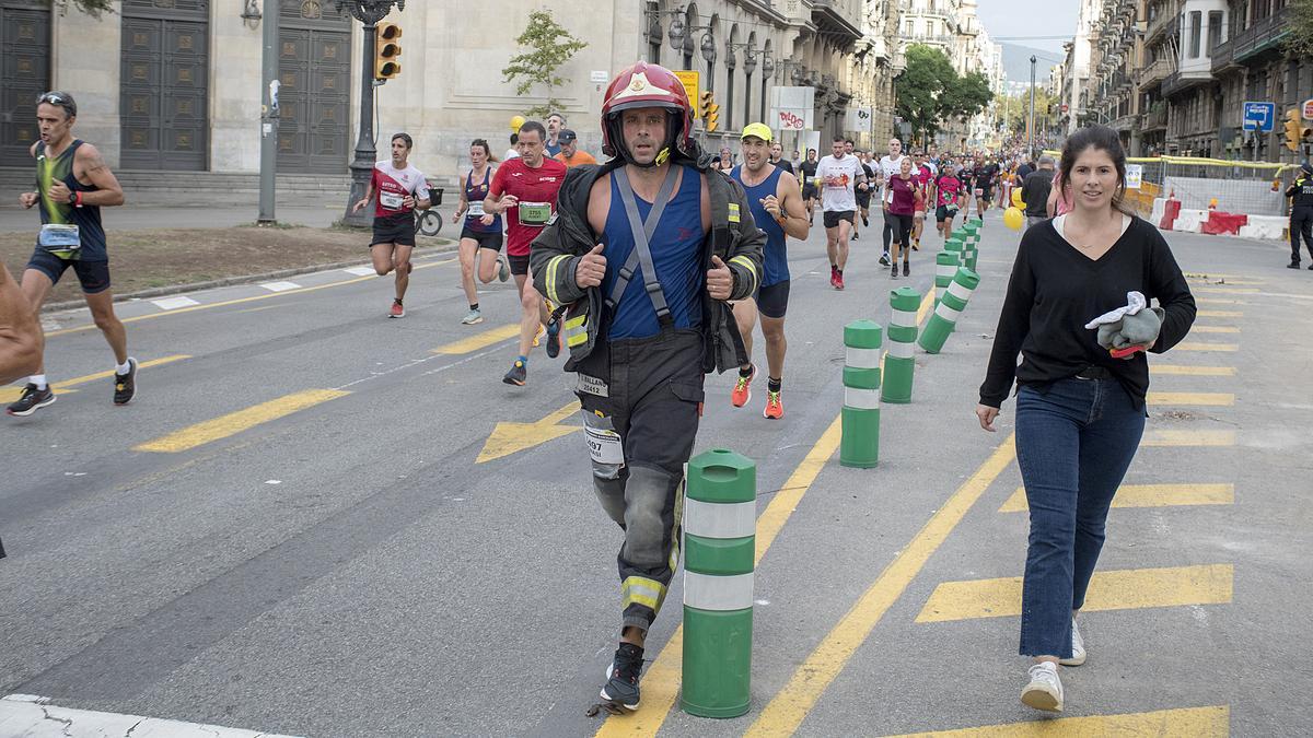 Los corredores enfilando el último tramo de la Vía Layetana