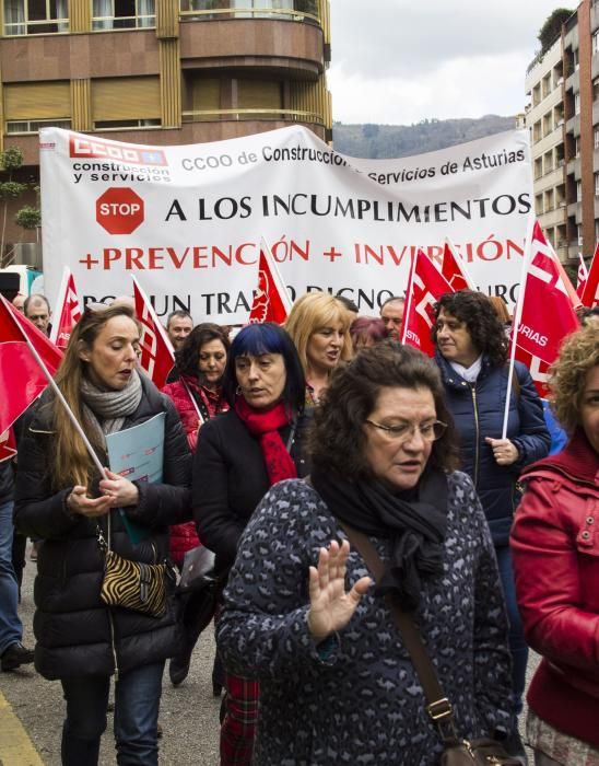 Manifestación de los sindeicatos contra la siniestralidad laboral