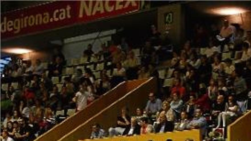 Un aspecte de la grada de Fontajau el dia de l&#039;Uni-Ferrol.