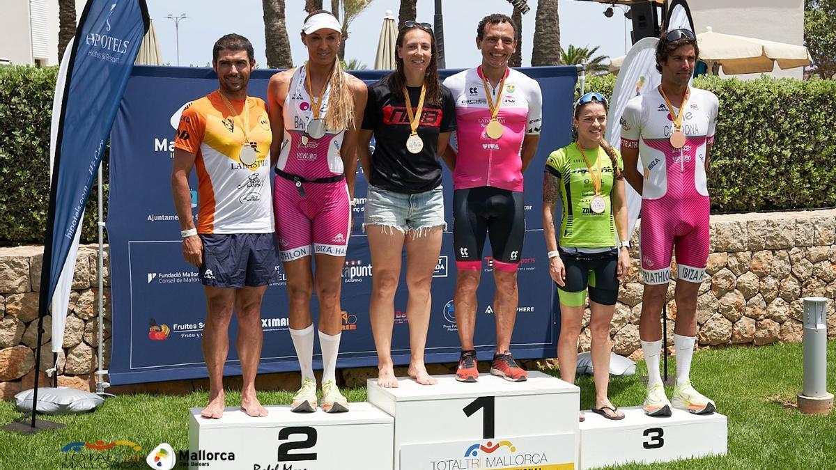 Podio del Campeonato de Balears de triatlón, celebrado en Cala Millor.