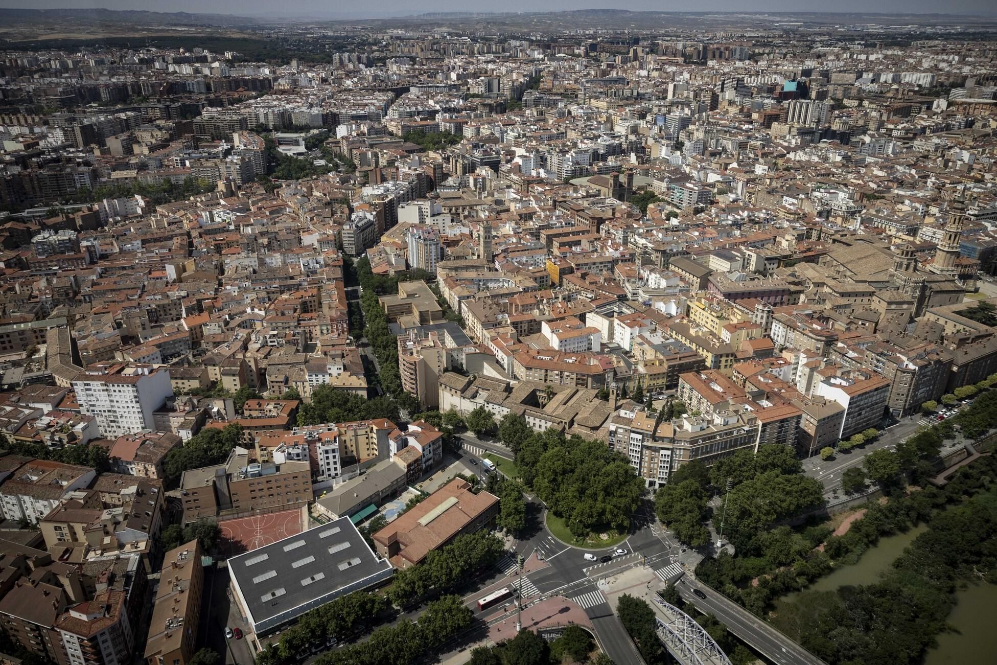 Así se ve Zaragoza desde el helicóptero de la Unidad Aérea de la Policía