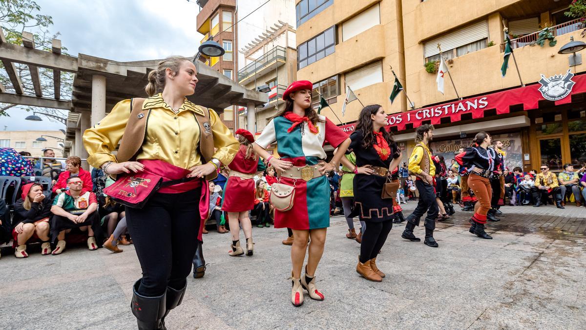 Callosa d'en Sarrià celebra el tradicional Baile Cristiano.
