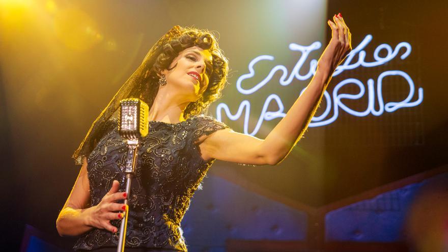 Nuria Fergó rinde homenaje a Sara Montiel en el Teatro Principal de Alicante