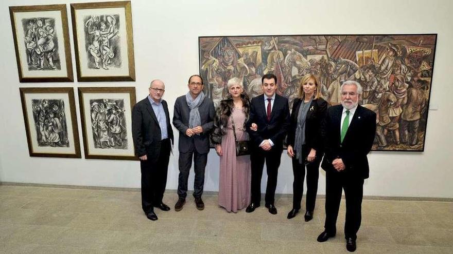 Miguel Fernández-Cid, a la izquierda, con otros participantes en la inauguración de la exposición.