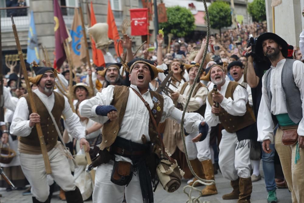 La representación de la expulsión de las tropas invasoras francesas congrega en el casco histórico a miles de personas para disfrutar del broche de oro a un fin de semana de fiesta.