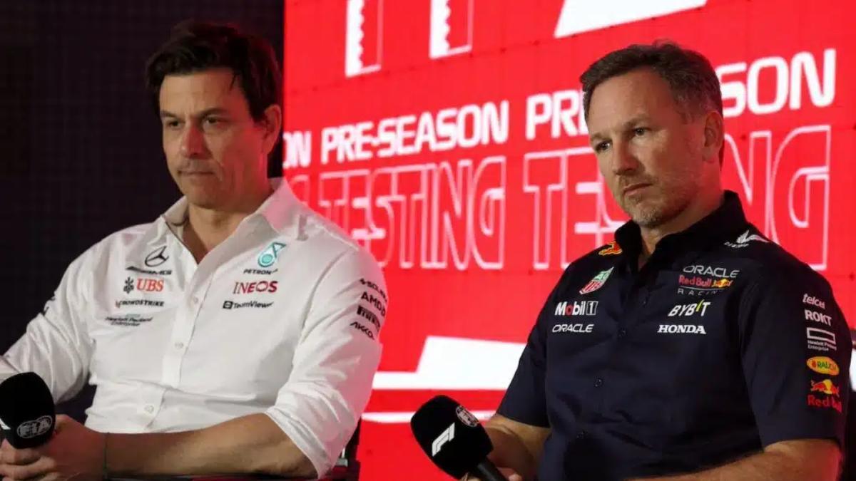 Toto Wolff y Christian Horner, en una de sus tensas ruedas de prensa