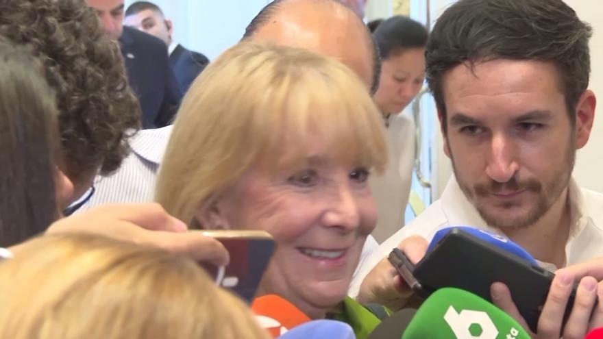 Esperanza Aguirre se ríe del acento andaluz de María Jesús Montero.