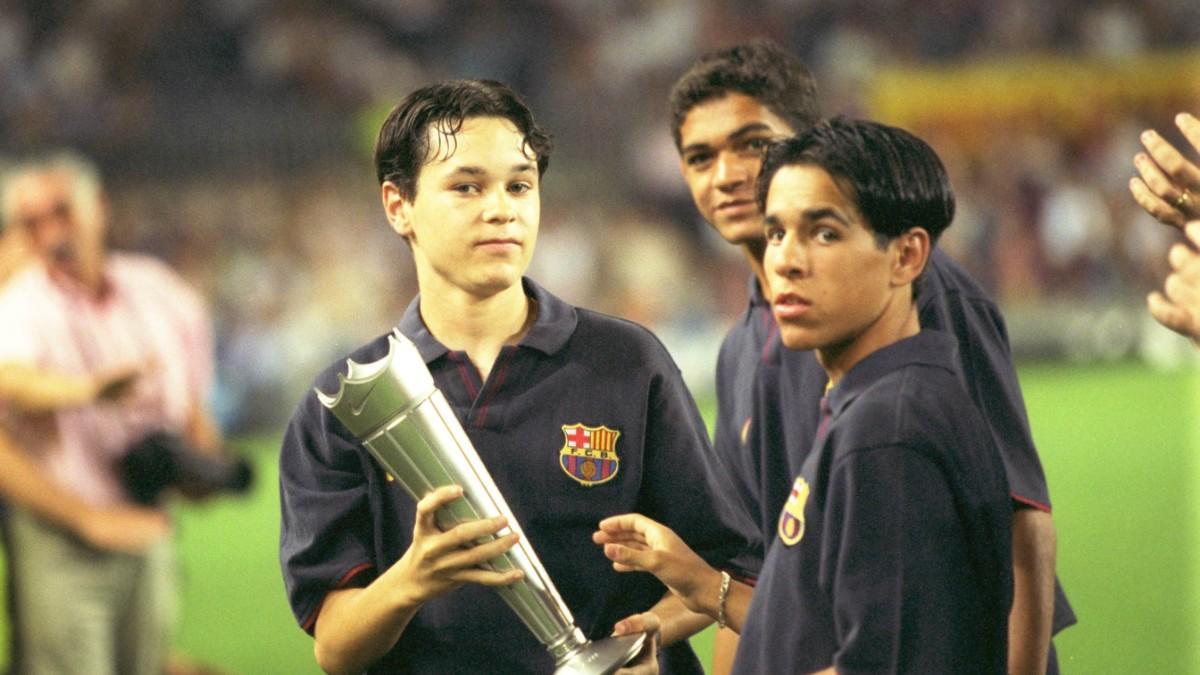 Andrés Iniesta, Troiteiro y Gilberto, después de ganar la Nike Premier Cup