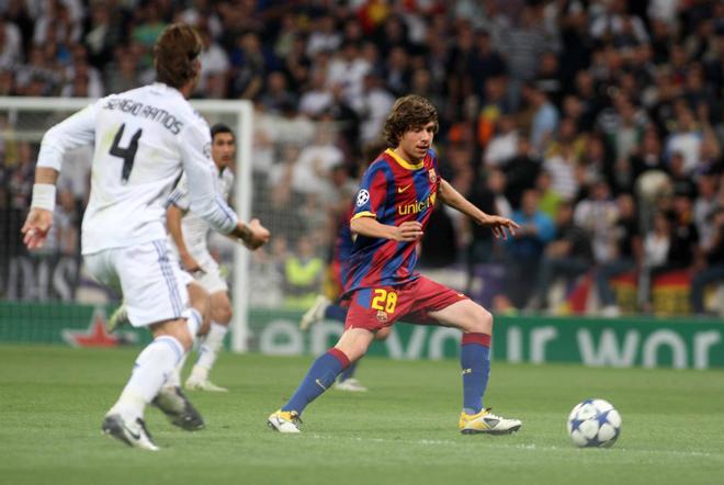 El 27 de abril de 2011 debutó en Champions League ante el Real Madrid.