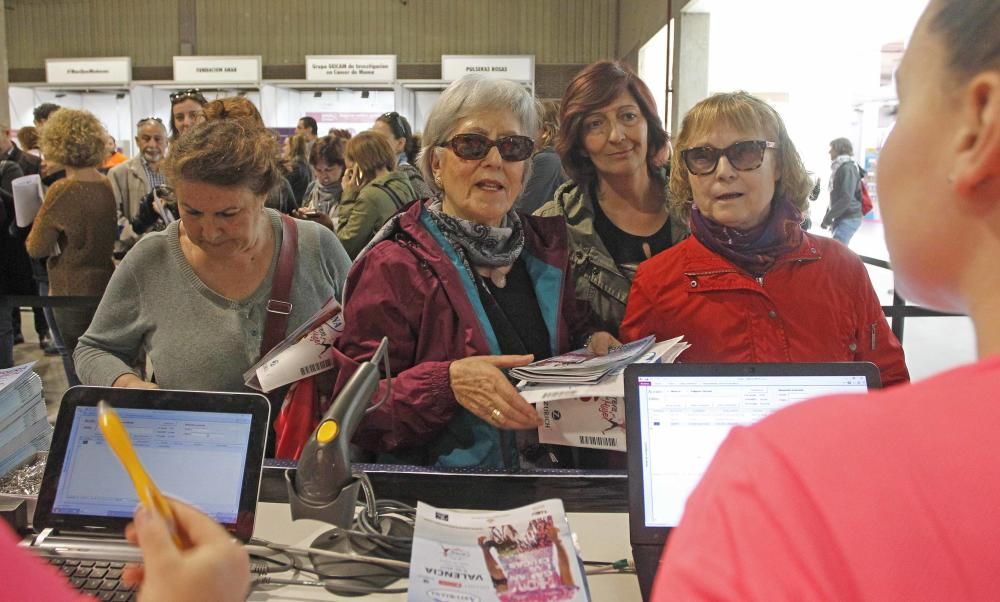 Recogida de dorsales de la Carrera de la Mujer