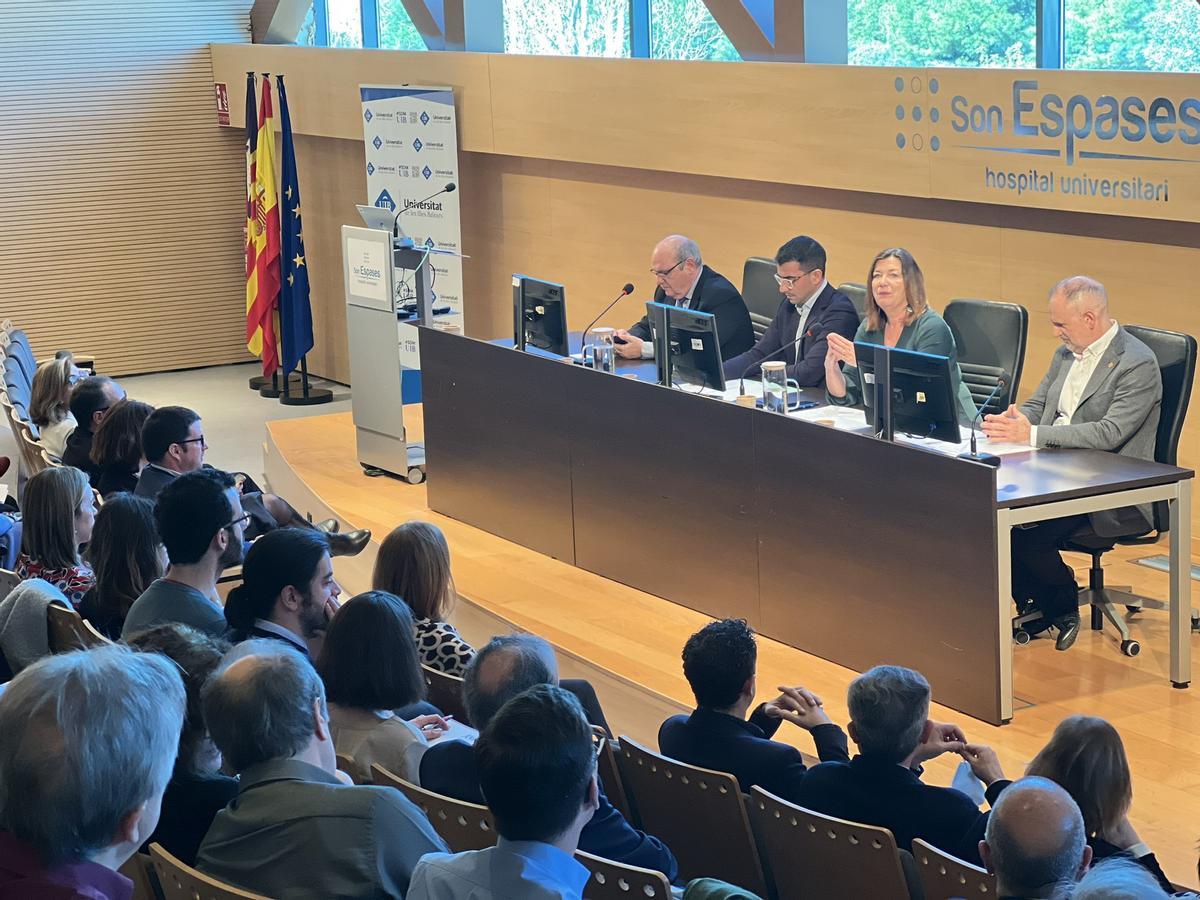 Patricia Gómez, en el transcurso de la jornada sobre el futuro de las facultades de Medicina celebrada en el hospital de Son Espases