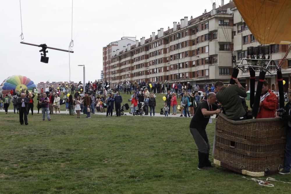 Salida de la regata de globos aerostáticos desde el "solarón", en Gijón.