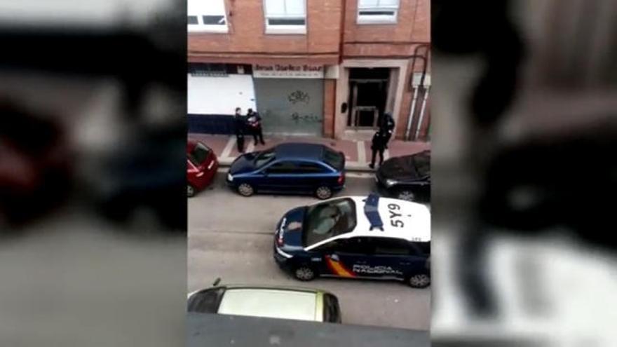 Un policía le da una torta a un vecino en Valladolid por saltarse el confinamiento