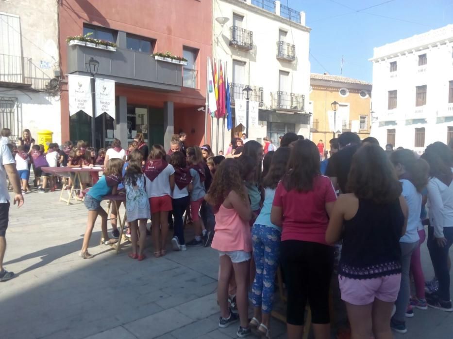 Pequeñas pisadas de la uva en Bullas