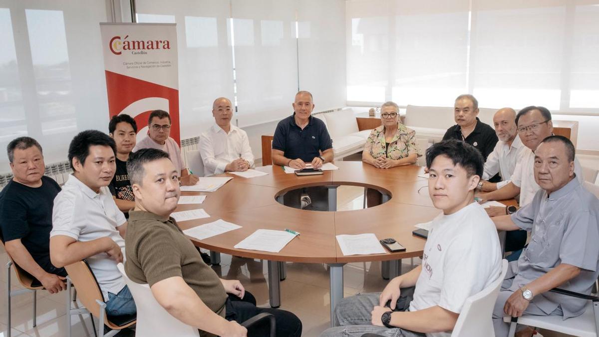 Representantes de la Asociación de Empresarios Chinos de Qingtian, durante la jornada de trabajo