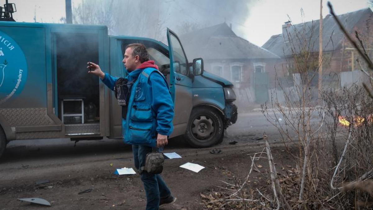 Un dron ruso impacta contra un coche de una misión humanitaria durante un intento de evacuación de civiles en Donetsk