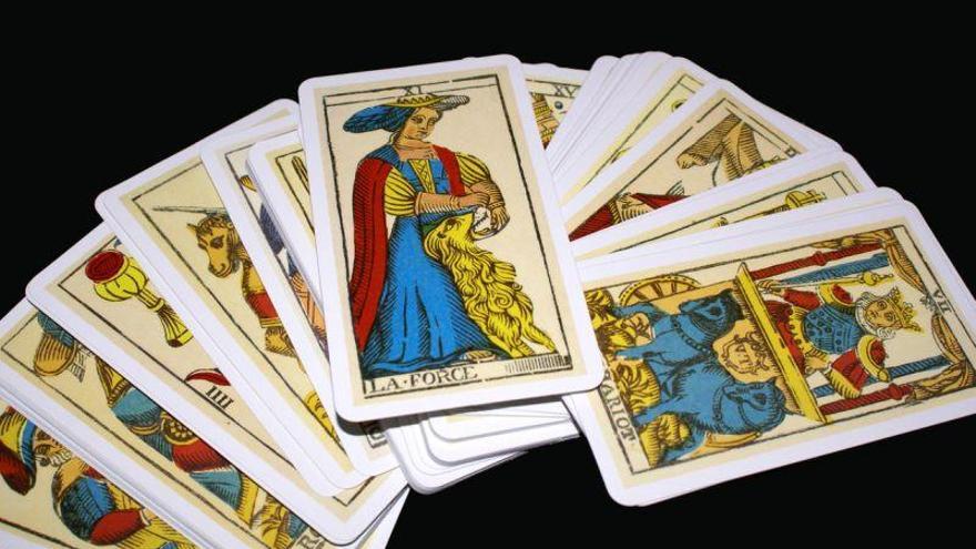 Investigada una jueza en Lugo por leer las cartas del tarot