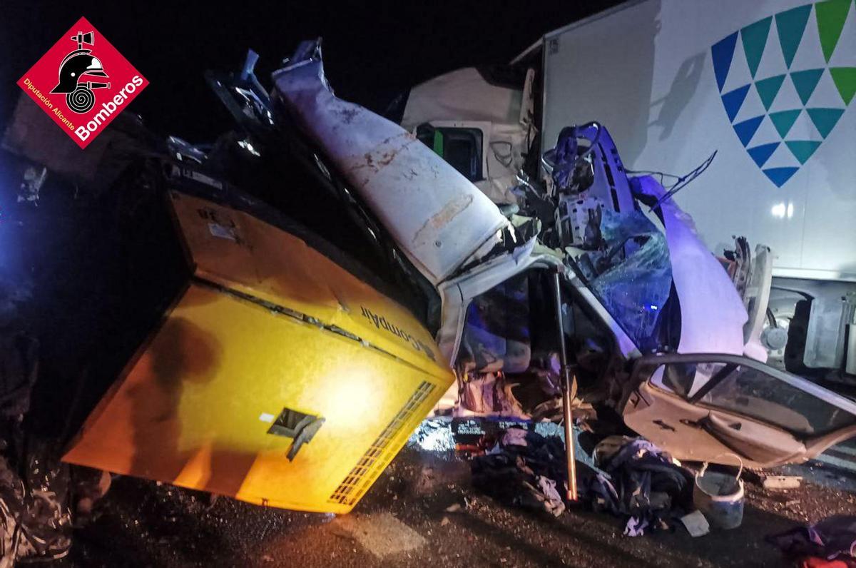 La cabina destrozada donde iba el conductor fallecido