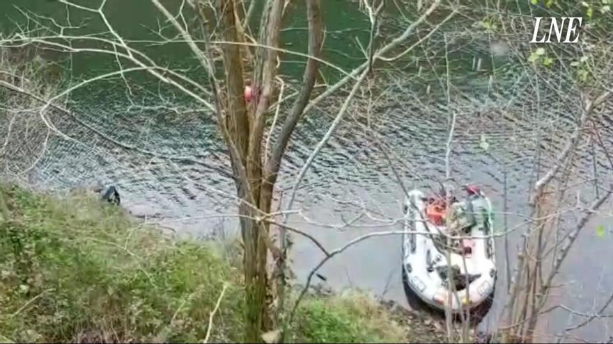 Un equipo de buzos recaba nuevas pruebas en el embalse de Arbón