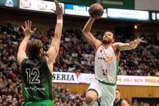 El Baskonia asalta Badalona y deja en el aire la Copa para la Penya