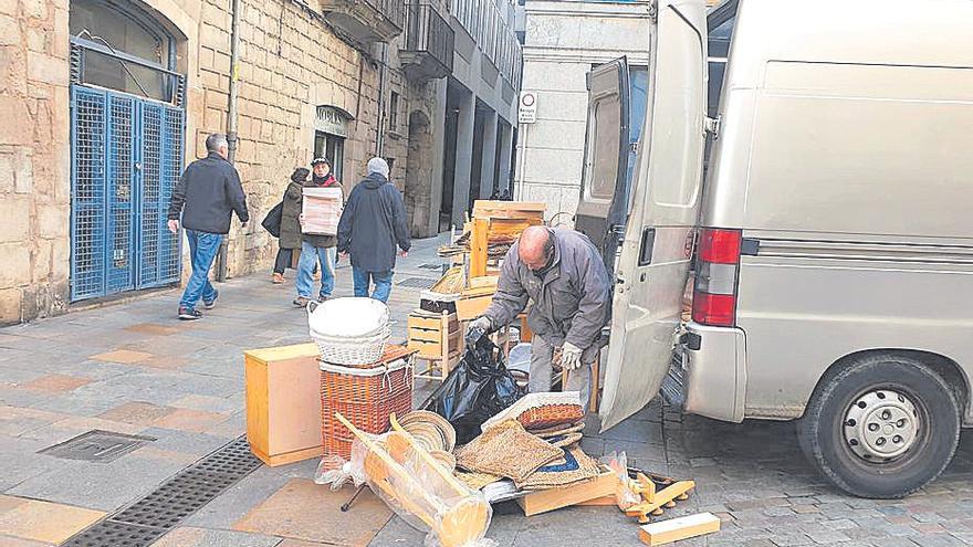 Adéu als cistells, tamborets i cadires de Mobles J. Nierga de Girona