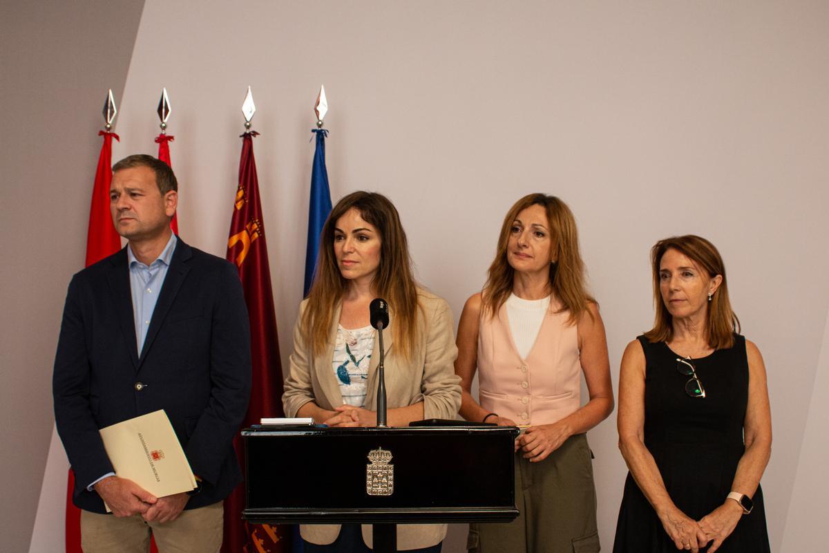 Los ediles del PP Marco Antonio Fernández, Rebeca Pérez, Ascensión Carreño y Belén López